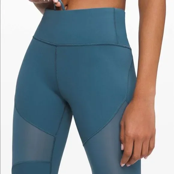 Lululemon hot pursuit HR crop 21” - Picture 2 of 7